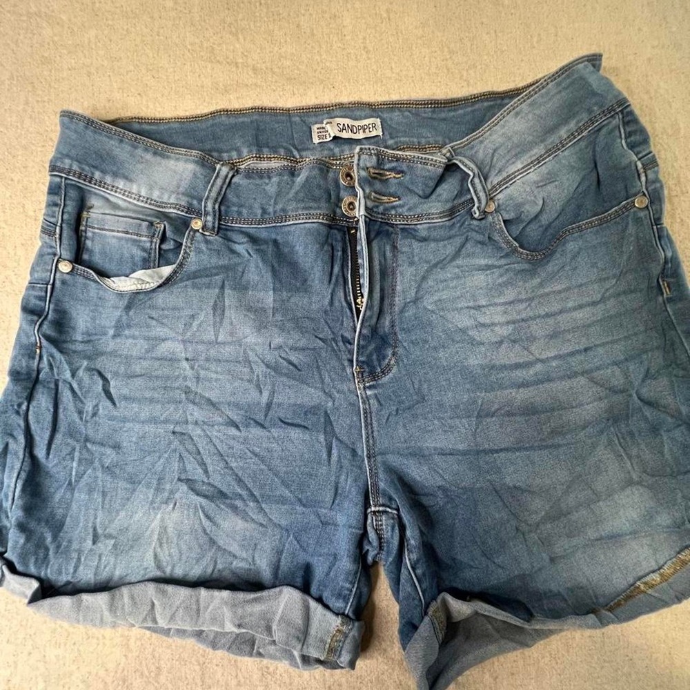 Sandpiper Women Blue Denim Shorts Size 18 Mid Wash Cuffed Hem RN112642